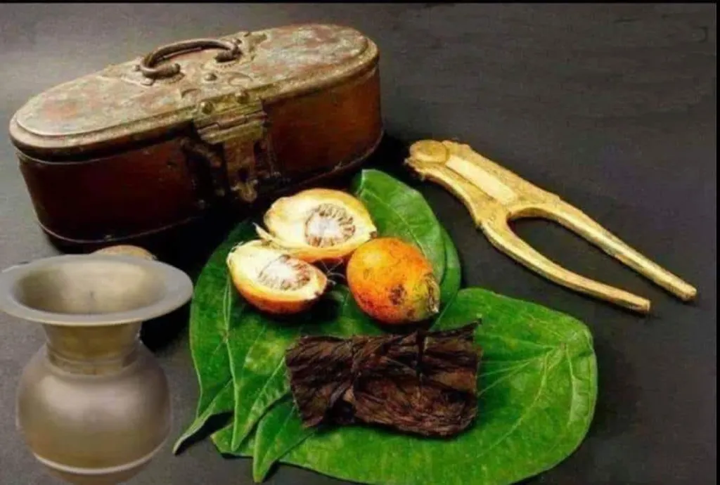 “നുള്ളിയെടുത്തത്, പൊളിച്ചെടുത്തത്. പുകച്ചെടുത്തത്, ചുട്ടെടുത്തത്." -വെറ്റില, അടയ്ക്ക, പുകയില, ചുണ്ണാമ്പ്.