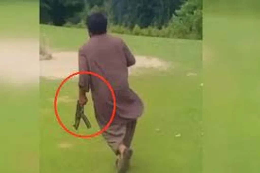 ജമ്മു കാശ്മീരിലെ പഹൽഗാമിൽ നടന്ന ഭീകരാക്രമണത്തിനുള്ള തിരിച്ചടിയായി പാക്കിസ്ഥാനുമായുള്ള സിന്ധുനദീജല കരാർ (The Indus Waters Treaty- IWT) മരവിപ്പിച്ചിരിക്കുകയാണ് കേന്ദ്ര സർക്കാർ.