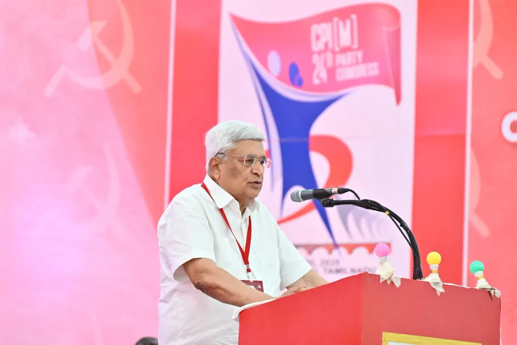 പ്രകാശ് കാരാട്ട് അവതരിപ്പിച്ച രാഷ്ട്രീയ പ്രമേയവും പ്രവർത്തന അവലോകന റിപ്പോർട്ടും കോർപ്പറേറ്റ്- ഹിന്ദുത്വ കൂട്ടുകെട്ടിനെതിരായ പോരാട്ടത്തിനുള്ള രാഷ്ട്രീയവും സംഘടനാപരവുമായ കരുത്തും ശക്തിയും വർധിപ്പിക്കാനുള്ള സമീപനങ്ങളെ സംബന്ധിച്ച ദിശാബോധം പകരുന്നതായിരുന്നു.