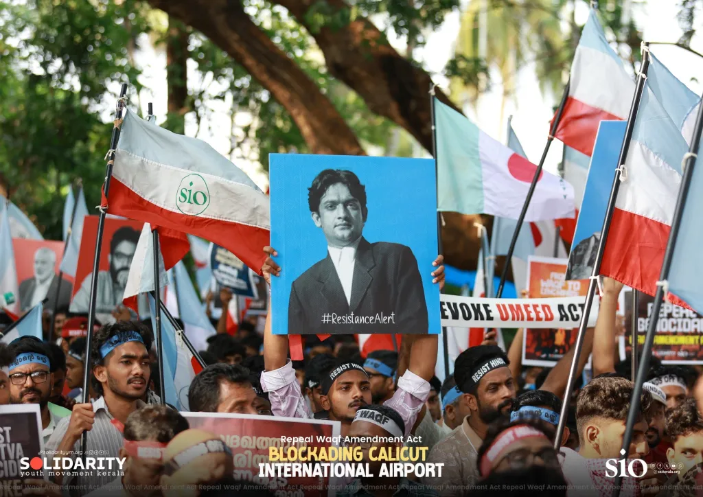 വാഹനങ്ങൾ കൊണ്ട് എയർപോർട്ടിലേക്കുള്ള എല്ലാ വഴികളും അടച്ച് അവർ നടത്താൻ തുനിഞ്ഞ സമരം ഒരു മതേതര സമൂഹത്തിൽ ഒരിക്കലും അനുവദിക്കാൻ പാടില്ലാത്ത ശൈലിയിലുള്ളതായിരുന്നു.