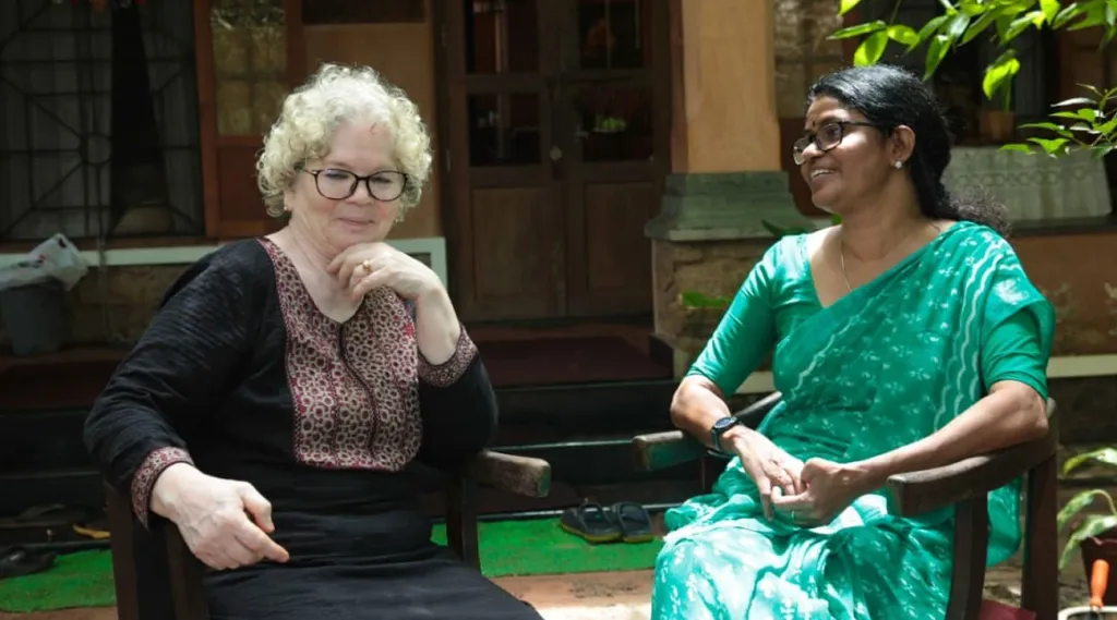 സാറാ ജോസഫും കെ.വി. സുമംഗലയും.