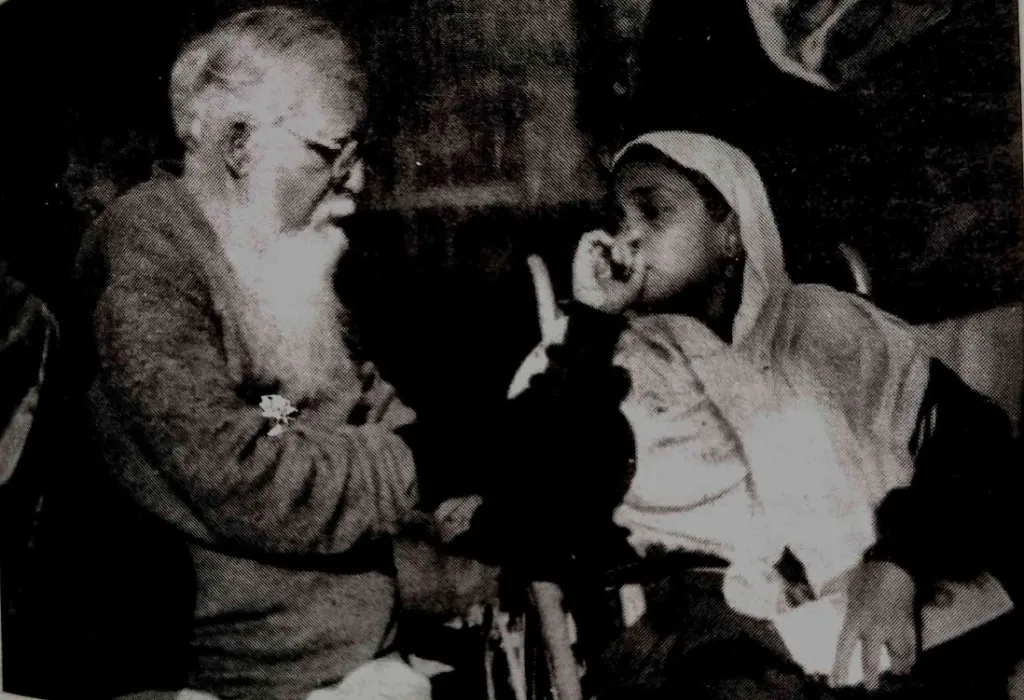 ഗുരു നിത്യചൈതന്യയതിയോടൊപ്പം റാബിയ