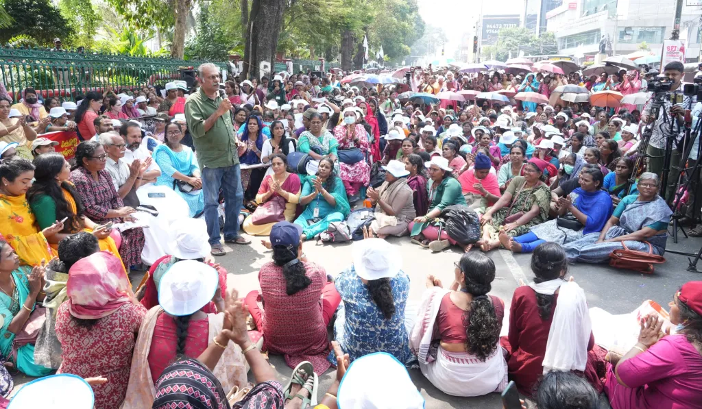 പരമ്പരാഗത കർഷക സങ്കല്പവും തൊഴിലാളി സങ്കല്പവും മാത്രം മനസിൽ വെച്ചുകൊണ്ട് തൊഴിലാളി നിർവചനങ്ങൾ സാധ്യമല്ല.