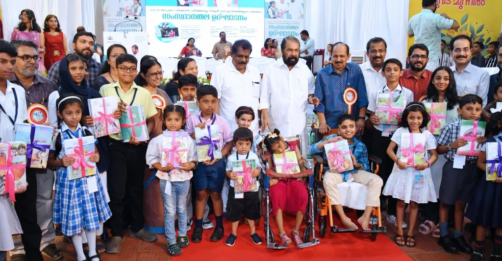 ഇൻക്ലൂസീവ് വിദ്യാഭ്യാസത്തിന്റെ നയപരവും പ്രായോഗികവുമായ തത്വങ്ങൾ ആവിഷ്‌കരിച്ച്, മുഴുവൻ കുട്ടികളെയും സ്‌കൂളിലെത്തിക്കാനായി- വിദ്യാഭ്യാസ മന്ത്രി വി. ശിവൻകുട്ടി ഫേസ്ബുക്കിൽ പങ്കുവെച്ച ചിത്രം