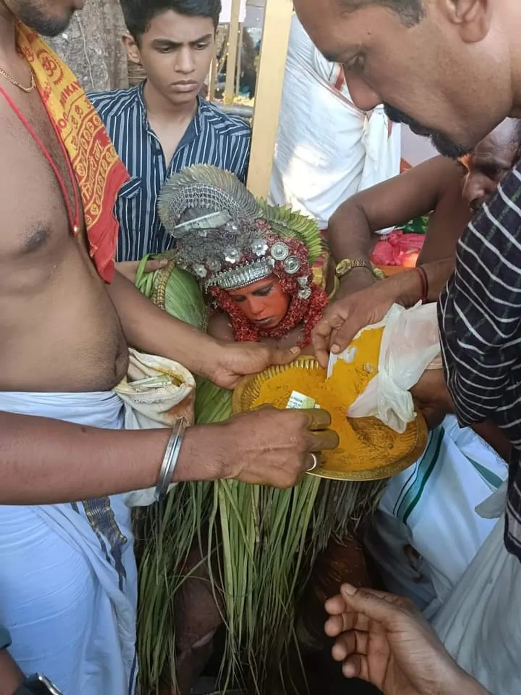 ചിറക്കൽ ചാമുണ്ഡി കോട്ടത്ത് 2023- ൽ നടന്ന പെരുങ്കളിയാട്ടത്തിൽ എട്ടാം ക്ലാസ്സുകാരൻ്റെ ഒറ്റക്കോലം.