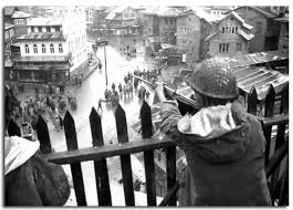 1990 ജനുവരി 21-നു CRPF നടപടികൾക്കെതിരെ ജനങ്ങൾ നടത്തിയ പ്രകടനത്തിനുനേരെ ഗവ് കഡാലിൽ നടന്ന വെടിവെപ്പിൽ 50-ലേറെപ്പേരാണ് കൊല്ലപ്പെട്ടത്.
