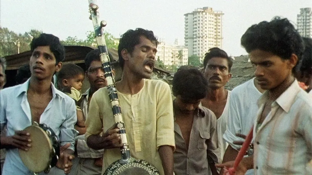2011- ൽ ദേശീയ അവാർഡ് നേടിയ ജയ് ഭീം കോമ്രേഡ് എന്ന ഡോക്യുമെൻററി മുംബൈയിൽ അഴിച്ചുവിട്ട ജാതിഅതിക്രമങ്ങളുടെ ഹൃദയഭേദകമായ കാഴ്ചയാണ്.