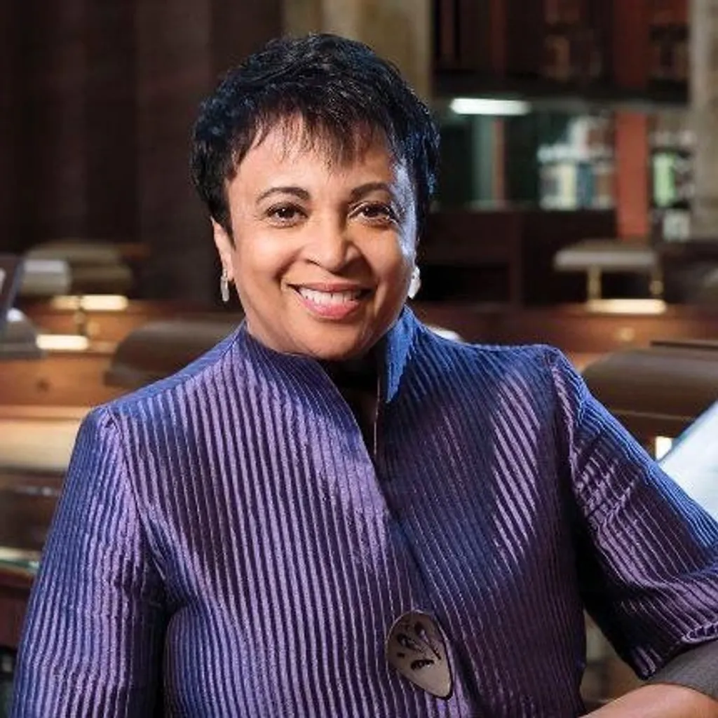 ചിക്കാഗോയിലൊരു കുട്ടികളുടെ ലൈബ്രേറിയനായി സേവനം ആരംഭിച്ച കാർലയുടെ ലൈബ്രറി ഓഫ് കോൺഗ്രസിലെ കാലഘട്ടം ആഗോള തലത്തിൽ ലൈബ്രറി ഇൻഫർമേഷൻ സയൻസ് (LIS) സമൂഹത്തിനും സ്വതന്ത്ര വിദ്യാഭ്യാസ പ്രവർത്തകർക്കും ചരിത്രപരമായ ഒരു അധ്യായമായിരുന്നു. 