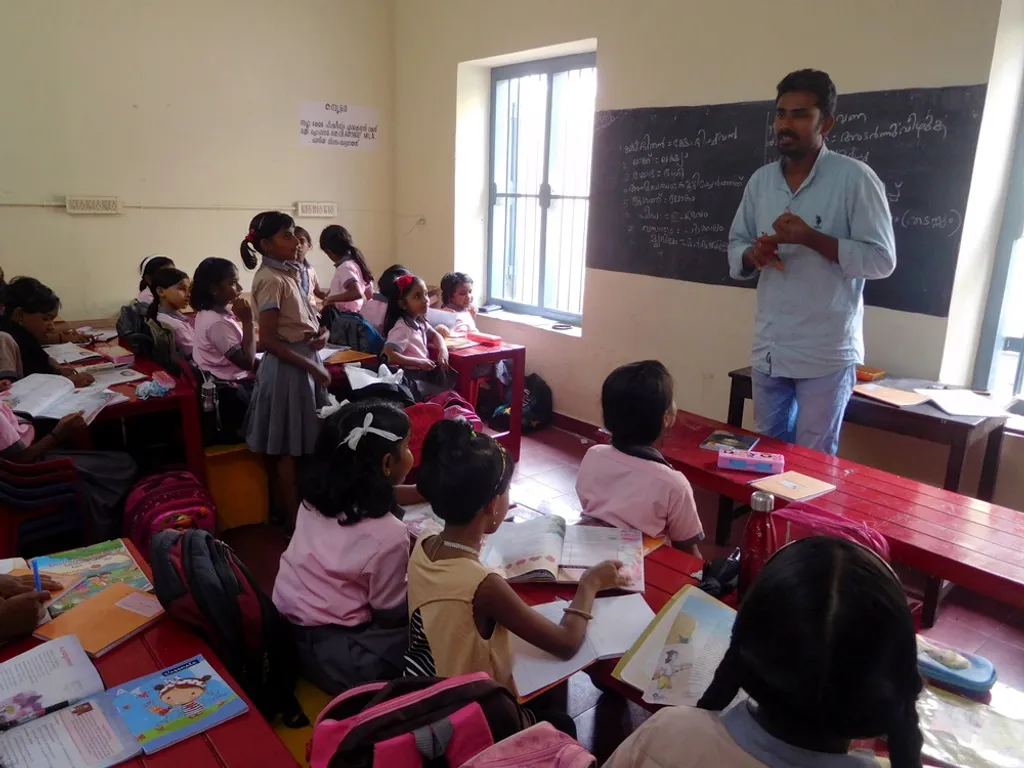 നേരത്തെ സംസ്ഥാന ലിസ്റ്റിൽ ഉണ്ടായിരുന്നതും ഇപ്പോൾ കൺകറന്റ് ലിസ്റ്റിൽ ഉൾപ്പെടുന്നതുമായ വിദ്യാഭ്യാസത്തെ ഏതാണ്ട് പരിപൂർണ്ണമായി സെൻട്രൽ ലിസ്റ്റിലേക്ക് ഏറ്റെടുക്കുന്ന നടപടികളാണ് കേന്ദ്രസർക്കാർ ഏതാനും വർഷങ്ങളായി കൊണ്ടുവരാൻ ശ്രമിക്കുന്നത്. പി.എം. ശ്രീ പദ്ധതി കേന്ദ്രസർക്കാരിന്റെ കൈപ്പിടിയിലേക്ക് രാജ്യത്തെ സ്‌കൂൾ വിദ്യാഭ്യാസത്തെ കൊണ്ടുവരുന്നതിനുള്ള ശ്രമങ്ങളുടെ ഭാഗമായി വേണം നോക്കിക്കാണാൻ. വിവിധ കേന്ദ്ര പദ്ധതികളുടെ ധനസഹായം തടഞ്ഞ് സംസ്ഥാനങ്ങളെ വരുതിയിലാക്കാനുള്ള ശ്രമങ്ങളാണ് അധികാരികൾ ഇപ്പോൾ നടത്തുന്നത്. 