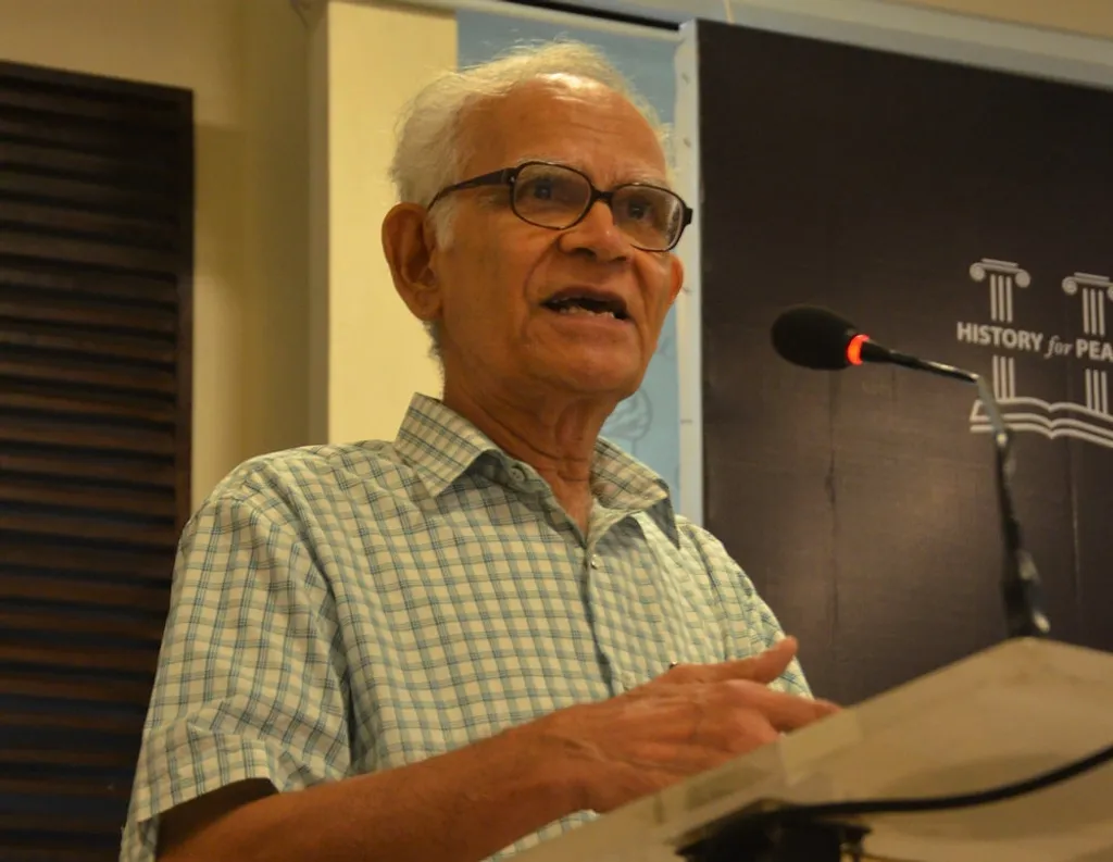 പ്രൊഫ. കൃഷ്ണകുമാർ അവതരിപ്പിച്ച 'meek dictator' (‘കേവലമായ  ഏകാധിപതി’) എന്ന സങ്കൽപ്പം, അധ്യാപകർ ക്ലാസ് മുറിയിൽ പ്രയോഗിക്കുന്ന സവിശേഷമായ അധികാരത്തെയും അതിന്റെ ലക്ഷ്യത്തെയും കുറിക്കുന്നു. 