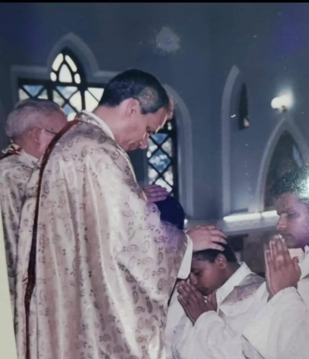 കാർഡിനൽ റോബർട്ട് പ്രേവോസ്റ്റ് വർഷങ്ങൾക്കുമുമ്പ് ആലുവ മരിയപുരം പള്ളി സന്ദർശിച്ചപ്പോൾ