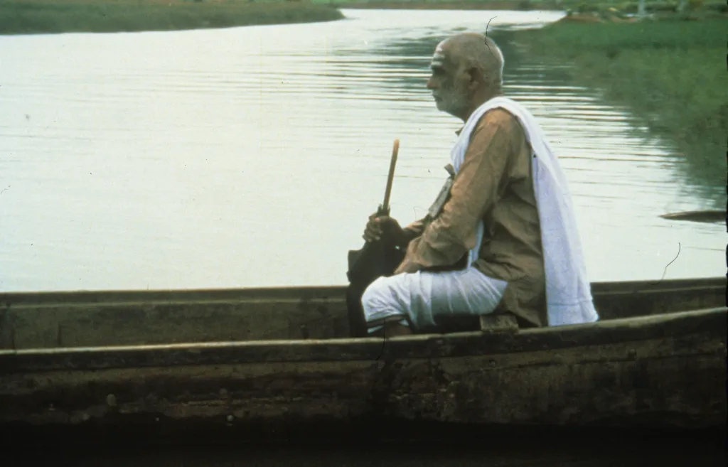 1989- ലെ കാൻ രാജ്യാന്തര മേളയിൽ പ്രത്യേക പരാമർശം നേടിയ ചിത്രമായ പിറവി പ്രേംജിയുടെ അഭിനയം കൊണ്ടും സവിശേഷ ദൃശ്യപരിചരണം കൊണ്ടും പ്രമേയം കൊണ്ടും രാഷ്ട്രീയ പ്രസക്തമായി നിൽക്കുന്നു.