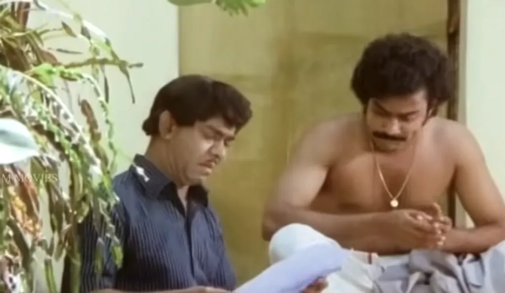 'വിസ' എന്ന സിനിമയിൽ ശ്രീനാഥും ബഹദൂറും.  സൗദിയിലേക്ക് പോകാനായി നാട്ടിൽ നിന്നു പുറപ്പെട്ട് ചതിക്കപ്പെട്ട് ബോംബെയിൽ കുടുങ്ങി ഇളനീർ‌ കച്ചവടക്കാരനായി അതിജീവിക്കാൻ ശ്രമിക്കുന്ന കുട്ട്യാലിക്ക എന്ന കഥാപാത്രത്തെയാണ് ബഹദൂർ അവതരിപ്പിക്കുന്നത്.