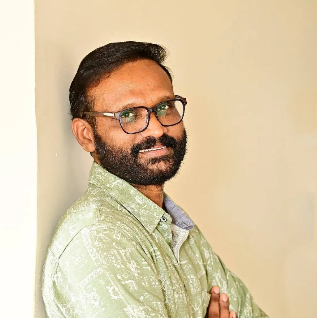 മതപഠന വിദ്യാലയങ്ങളിലെ ഭീകരതയുടെ അധ്യായം ഷംസുദ്ദീൻ കുട്ടോത്ത് എഴുതിയ ‘ഇരിച്ചാൽ കാപ്പ്’ എന്ന നോവലിലുണ്ട്.