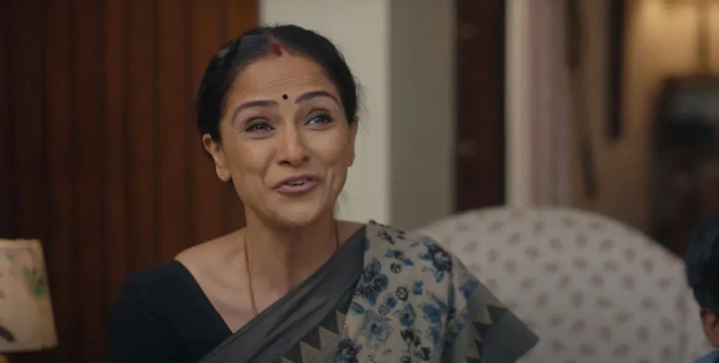 സിമ്രാൻ എന്ന താരം തന്റെയുള്ളിലെ അഭിനേതാവിനെ വീണ്ടും പുറത്തേക്കടുത്ത സിനിമകൂടിയാണ് ടൂറിസ്റ്റ് ഫാമിലി.