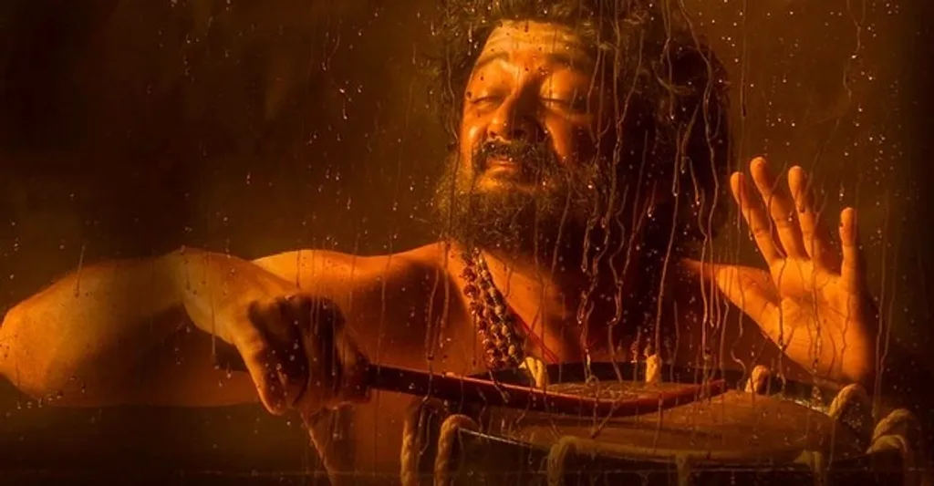 ഉണ്ണിയെന്ന ചെണ്ടക്കാരൻ പാലക്കാട്ടെ ഒരു മാരാത്ത് അപ്പനാരെന്നറിയാതെ വളർന്ന ഒരു സാധു കൊട്ടുകാരനാണ്.