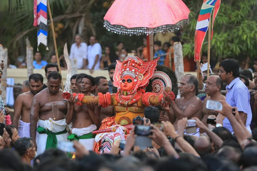 പുതുകാലത്ത് തെയ്യം കാണുന്നതിനും തെയ്യത്തെ അറിയുന്നതിനുമുള്ള സാക്ഷരത നമുക്ക് കൈമോശം വന്നിരിക്കുകയാണ്.