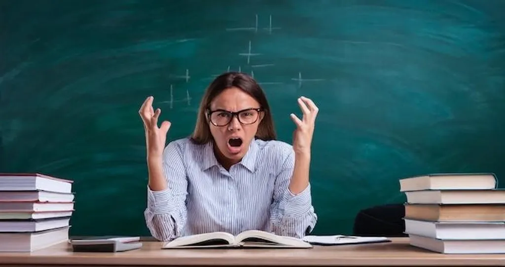 കുട്ടികളെ പൊലീസിനെകൊണ്ട് നേരിടുകയോ അല്ലെങ്കിൽ അധ്യാപകർ തന്നെ പൊലീസായി മാറി, ഇതിനെയെല്ലാം പരിഹരിക്കാമെന്ന് കരുതാനും കഴിയില്ല