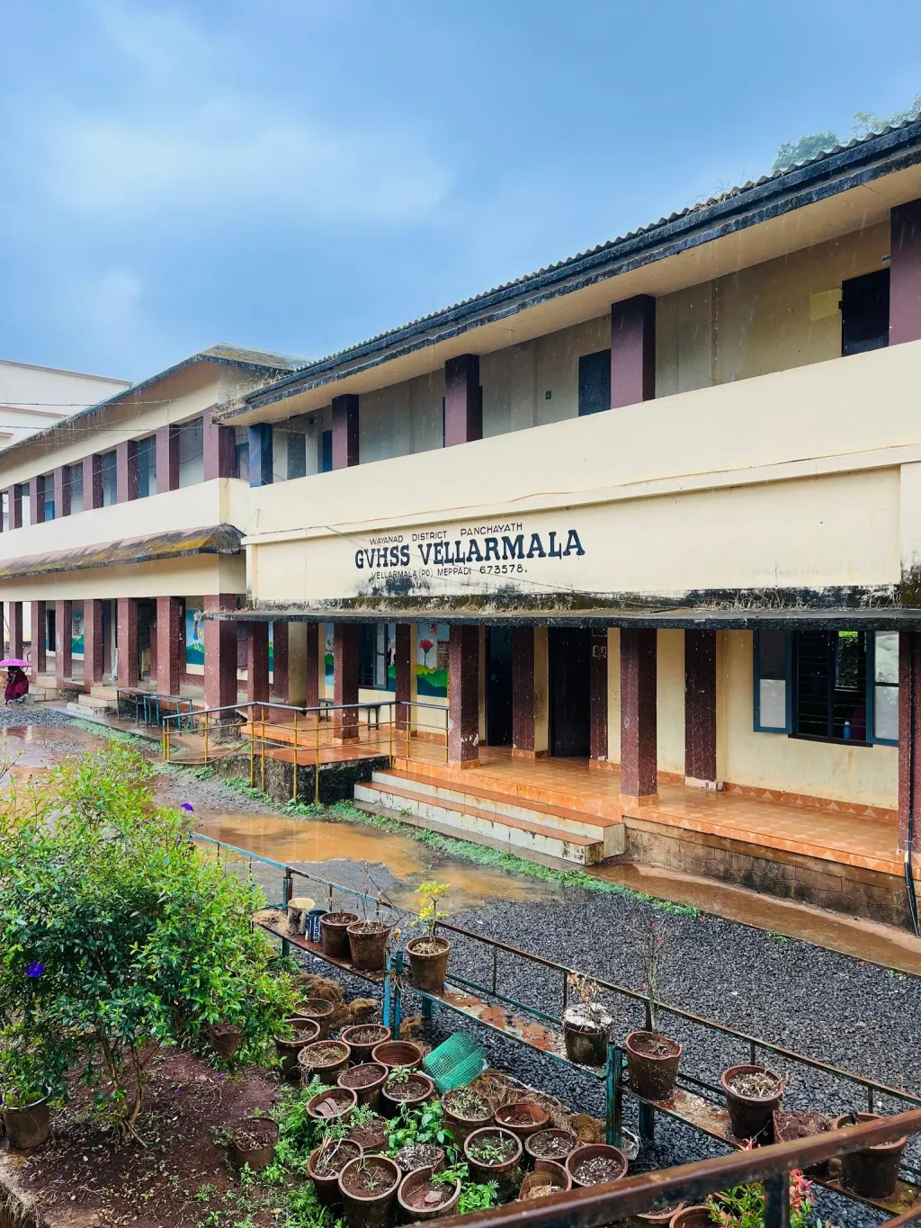 വേറൊരു സ്‌കൂൾ പോലെയല്ല, ആ നാടുമായി അത്രതന്നെ ഇഴകി ചേർന്നുള്ള വിദ്യാലയമായിരുന്നു വെള്ളാർമല സ്‌കൂൾ. 