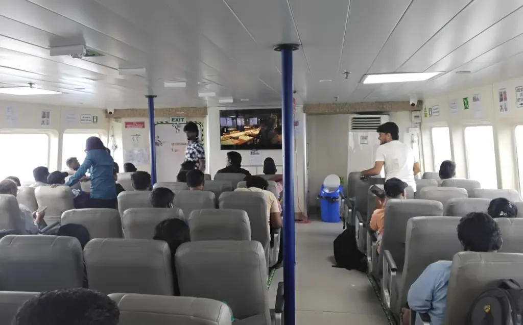 ഒരു കടൽദൂരം മാത്രമാണുള്ളതെങ്കിലും, ഇപ്പോഴും ഇന്ത്യാക്കാരുടെ യാത്രാ ലക്ഷ്യമായി ശ്രീലങ്ക മാറിയിട്ടില്ല. എയർ കണ്ടീഷൻ ചെയ്ത കപ്പലായതിനാൽ കടൽമണമോ, കടൽചൊരുക്കോ ഇല്ല.