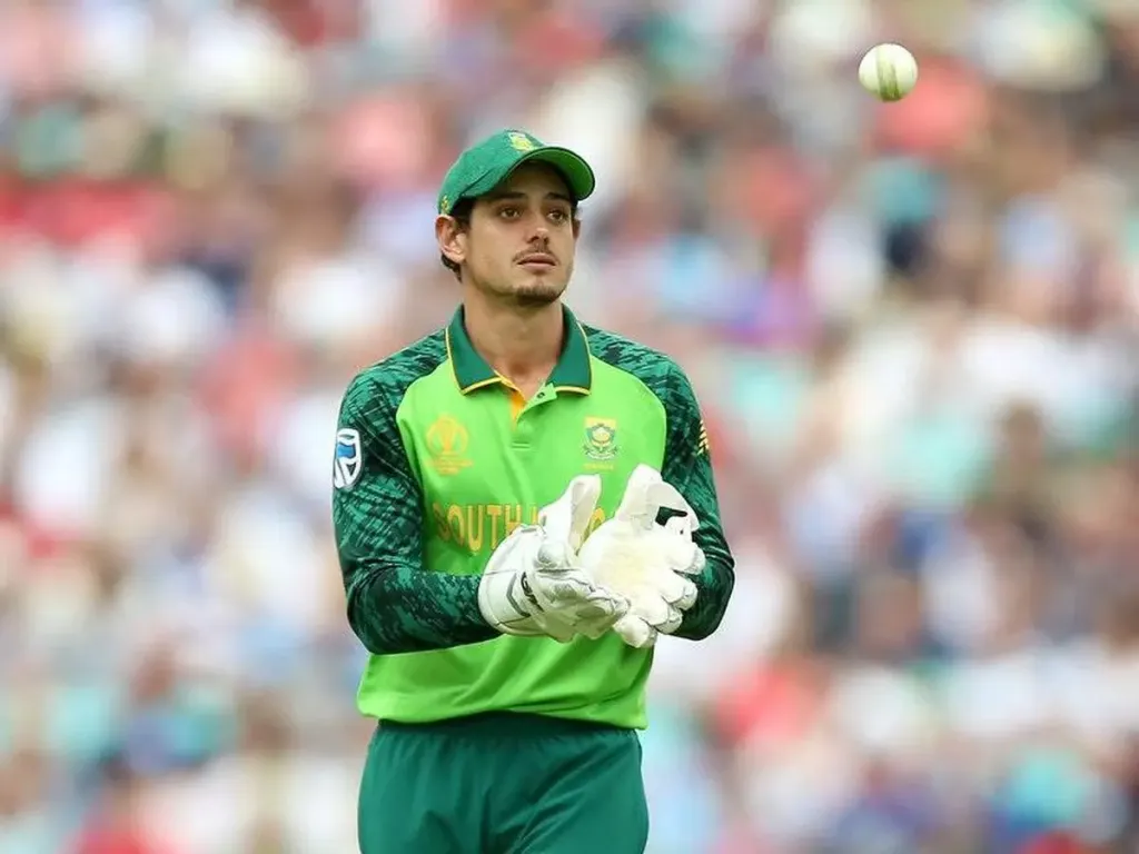 കരിയറിന്റെ യുവത്വത്തിൽ കത്തിനിൽക്കുമ്പോൾ വിരമിച്ച മറ്റൊരു കളിക്കാരനാണ് സൗത്താഫ്രിക്കൻ വിക്കറ്റ് കീപ്പർ ബാറ്റർ ക്വിൻ്റൺ ഡി കോക്ക്.