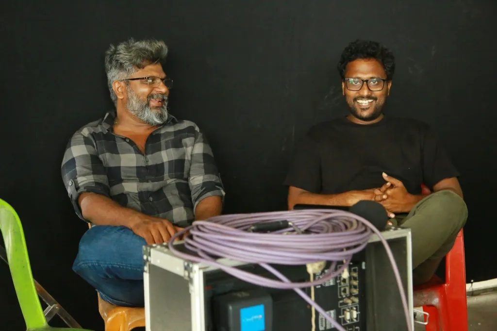 മൂൺവാക്ക് സിനിമയുടെ സംവിധായകൻ എ.കെ വിനോദും സിനിമാട്ടോഗ്രാഫർ അൻസർ ഷായും