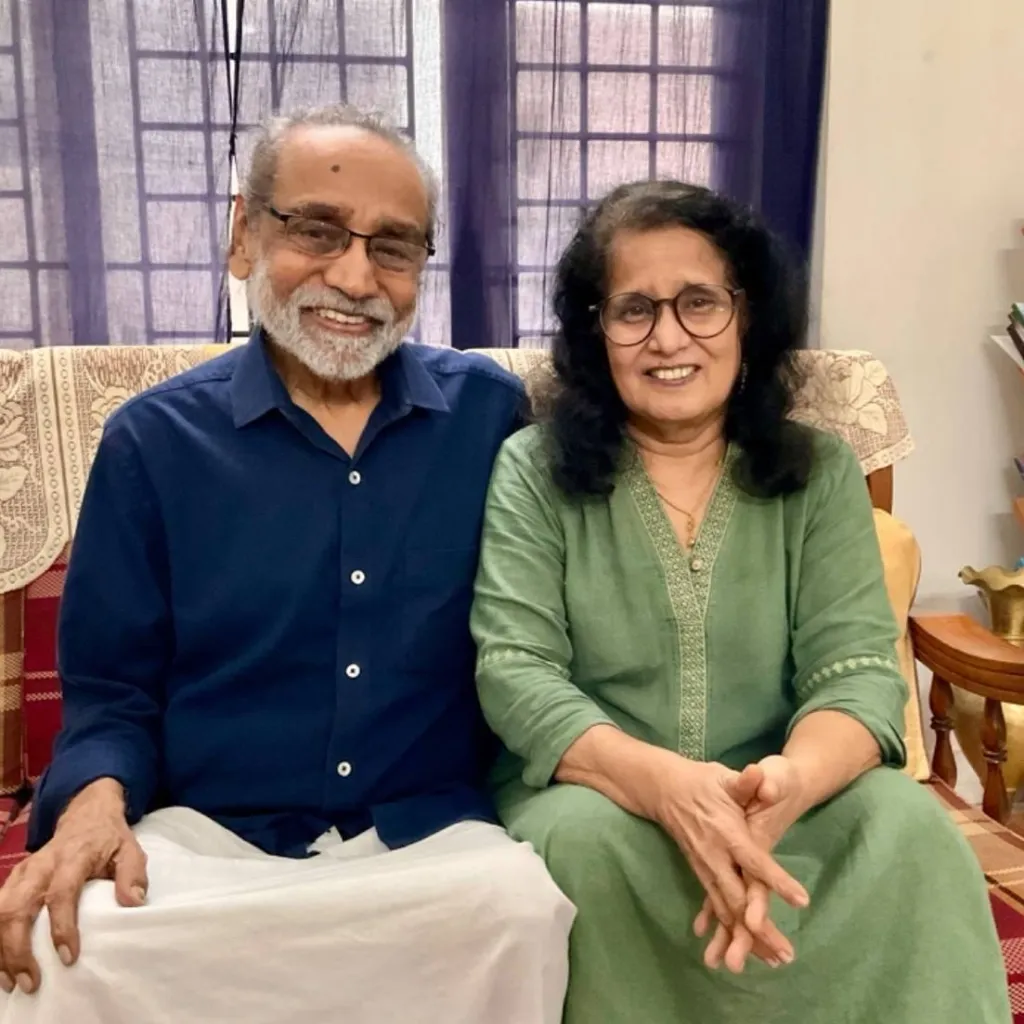 ‘‘ഞാനും സാവിത്രിയും ഒരുമിച്ച് ജീവിക്കാന്‍ തുടങ്ങി ആറുമാസമായപ്പോഴാണ് അടിയന്തരാവസ്ഥ പ്രഖ്യാപിക്കുന്നത്. ഒരുമിച്ച് ജീവിക്കാന്‍ തുടങ്ങിയതുതന്നെ ഏറെ പ്രതിബന്ധങ്ങളെയും വെല്ലുവിളികളെയും നേരിട്ടാണ്. അത്തരമൊരു സന്ദര്‍ഭം കൂടിയായതുകൊണ്ടാകാം, അടിയന്തരാവസ്ഥ വ്യക്തിപരമായി ഞങ്ങൾക്ക് ഒരു തീവ്രാനുഭവമായി തോന്നുന്നത്’’.