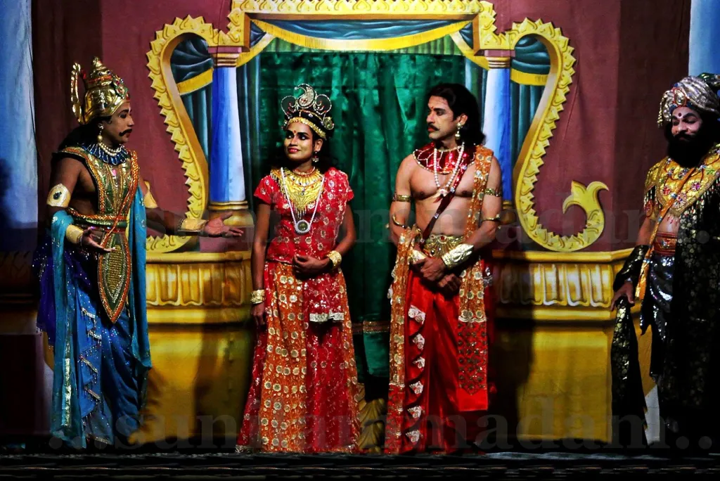 ബാലെയുടെ കഥ മിക്കവാറും പുരാണങ്ങൾ തന്നെ. ചിലപ്പോൾ കോവിലനും കണ്ണകിയും പോലെ കഥകൾ ഉണ്ട്. 