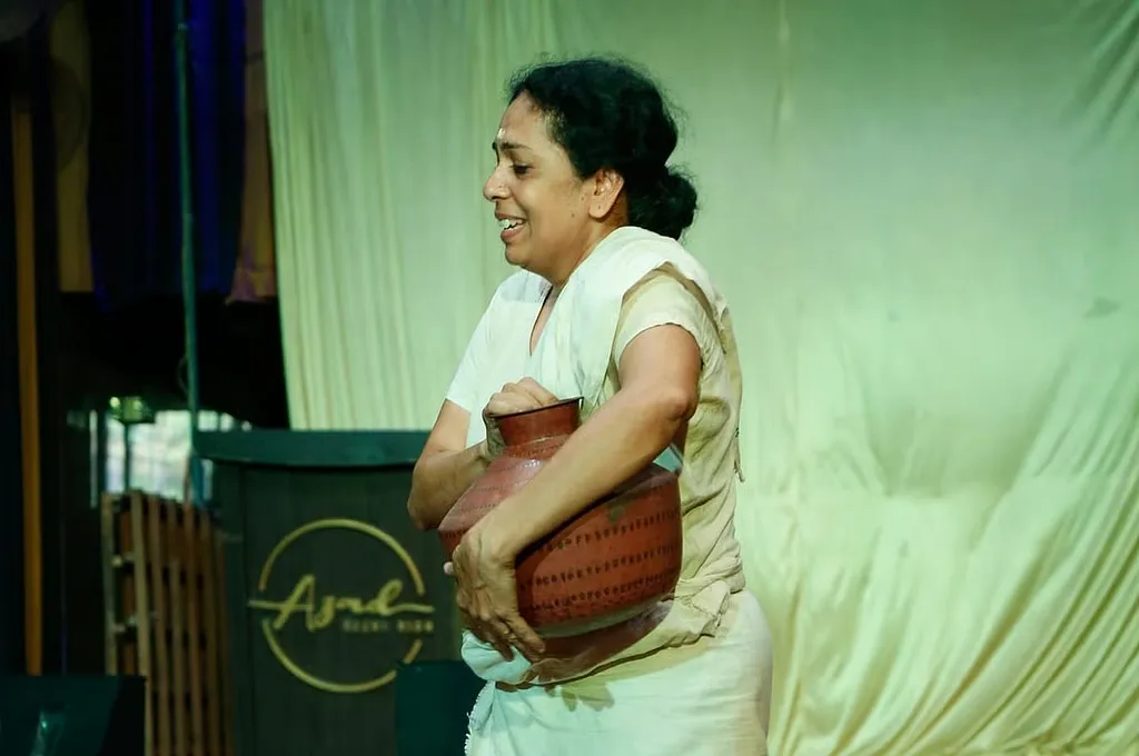 'ഒറ്റ ഞാവൽ മരം' ബീനയുടെ ഏകാംഗ നാടകത്തിൽ നിന്ന്