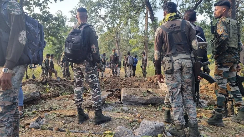 ഇക്കഴിഞ്ഞ ദിവസങ്ങളിലായി ഛത്തീസ്ഗഡിലെ ബിജാപൂർ ജില്ലയിൽ മൂന്ന് ദിവസം നടന്ന ഓപ്പറേഷനിടയിൽ നിരോധിത സിപിഐ (മാവോയിസ്റ്റ്) സംഘടനയുമായി ബന്ധപ്പെട്ട ഏഴ് പേരെയാണ് സുരക്ഷാസേന കൊലപ്പെടുത്തിയത്.
