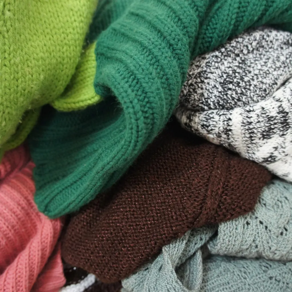 ഫാസ്റ്റ് ഫാഷൻ വ്യവസായം ഇന്നത്തെ കാലഘട്ടത്തിലെ ഏറ്റവും വലിയ പരിസ്ഥിതി മാലിന്യ പ്രതിസന്ധികളിലൊന്നായി മാറിക്കഴിഞ്ഞിരിക്കുന്നു.