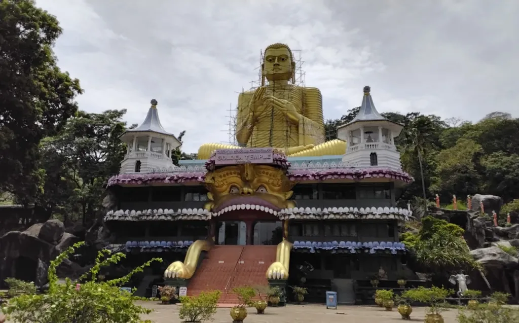 ധാംബുള്ള ഗുഹാക്ഷേത്രങ്ങൾ