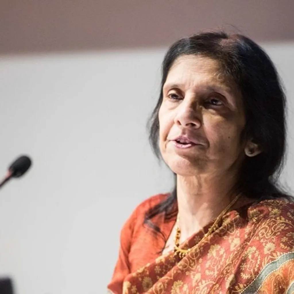 ‘Masks of conquest’ എന്ന പുസ്തകത്തിനകത്ത് എഴുത്തുകാരി ഗൗരി വിശ്വനാഥൻ ഇന്ത്യൻ സാഹചര്യത്തിൽ നിന്നുകൊണ്ട് ഇംഗ്ലീഷ് സാഹിത്യം എങ്ങനെ ഇന്ത്യൻ സാമൂഹിക, സാംസ്കാരിക ചുറ്റുപാടിൽ ഇടപെടുന്നു എന്നതിനെക്കുറിച്ച് വിശദീകരിക്കുന്നു.