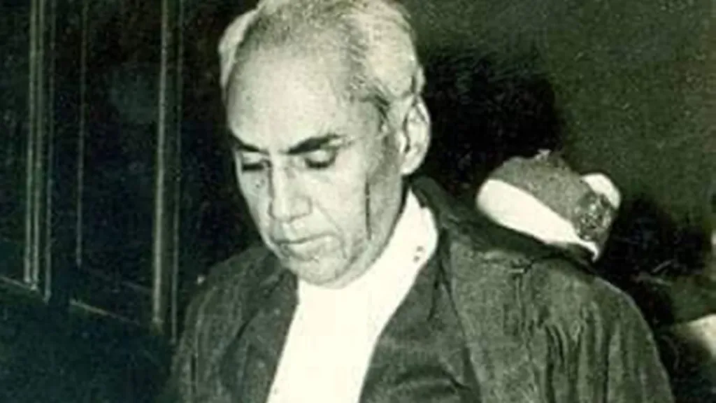 1975 ജൂൺ 12 നാണ് അലഹബാദ് ഹൈക്കോടതിയിലെ ജസ്റ്റിസ് ജഗ് മോഹൻലാൽ സിൻഹ സുപ്രധാനമായ ആ വിധി പ്രസ്താവിച്ചത്.