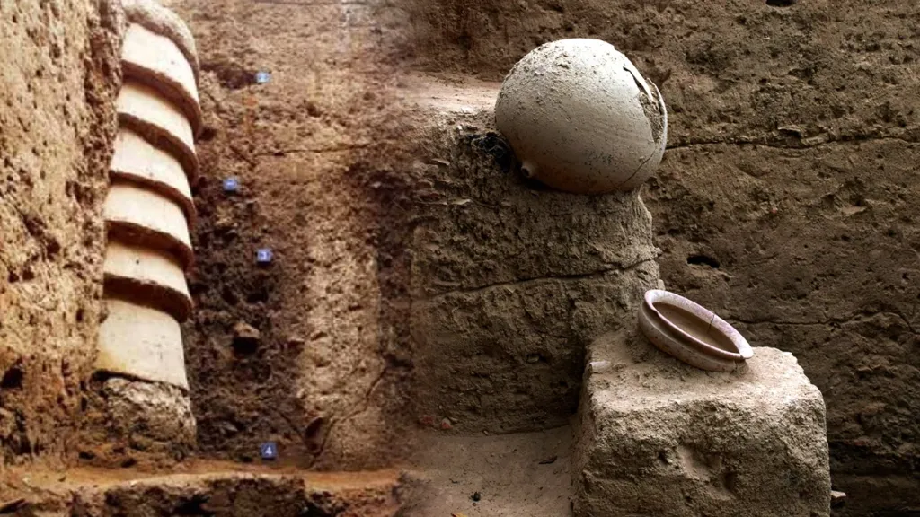 തമിഴ്നാട്ടിലെ കീഴടിയിൽ നിന്നുള്ള പുരാവസ്തു ഖനനത്തിലൂടെ കണ്ടെത്തിയ ആർട്ടിഫാക്റ്റുകൾ 