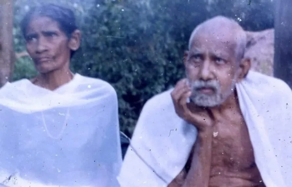 ഐഷാബീവി അമ്മച്ചിയും മുറുക്കുന്ന അത്തയും /Photo: Facebook, Maina Umaiban
