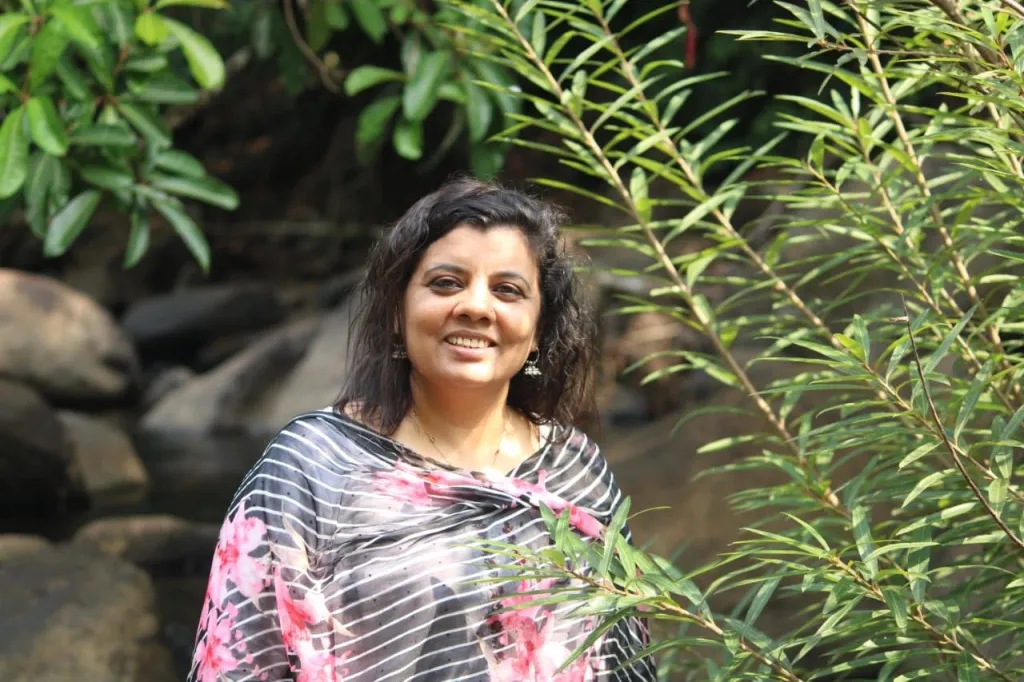 ജന്മനാ സ്വത്വപ്രതിസന്ധികളുമായി ജനിച്ച ഒരുവൾക്ക് കഥ തുടങ്ങാനിരിക്കുന്നേയുണ്ടായിരുന്നുള്ളൂ.