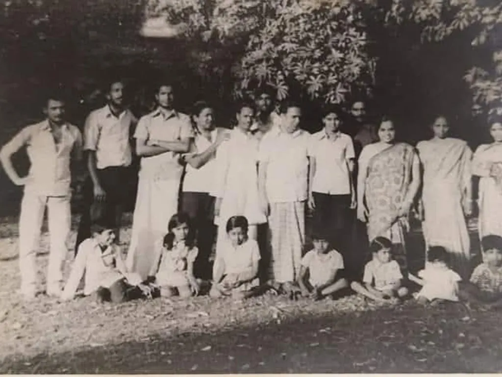 ദൽഹിയിൽ സി.പി.എം ആസ്ഥാനമായിരുന്ന ഫോർ അശോക റോഡിലെ, എ.കെ.ജി അടക്കമുള്ള അന്നത്തെ താമസക്കാർ.