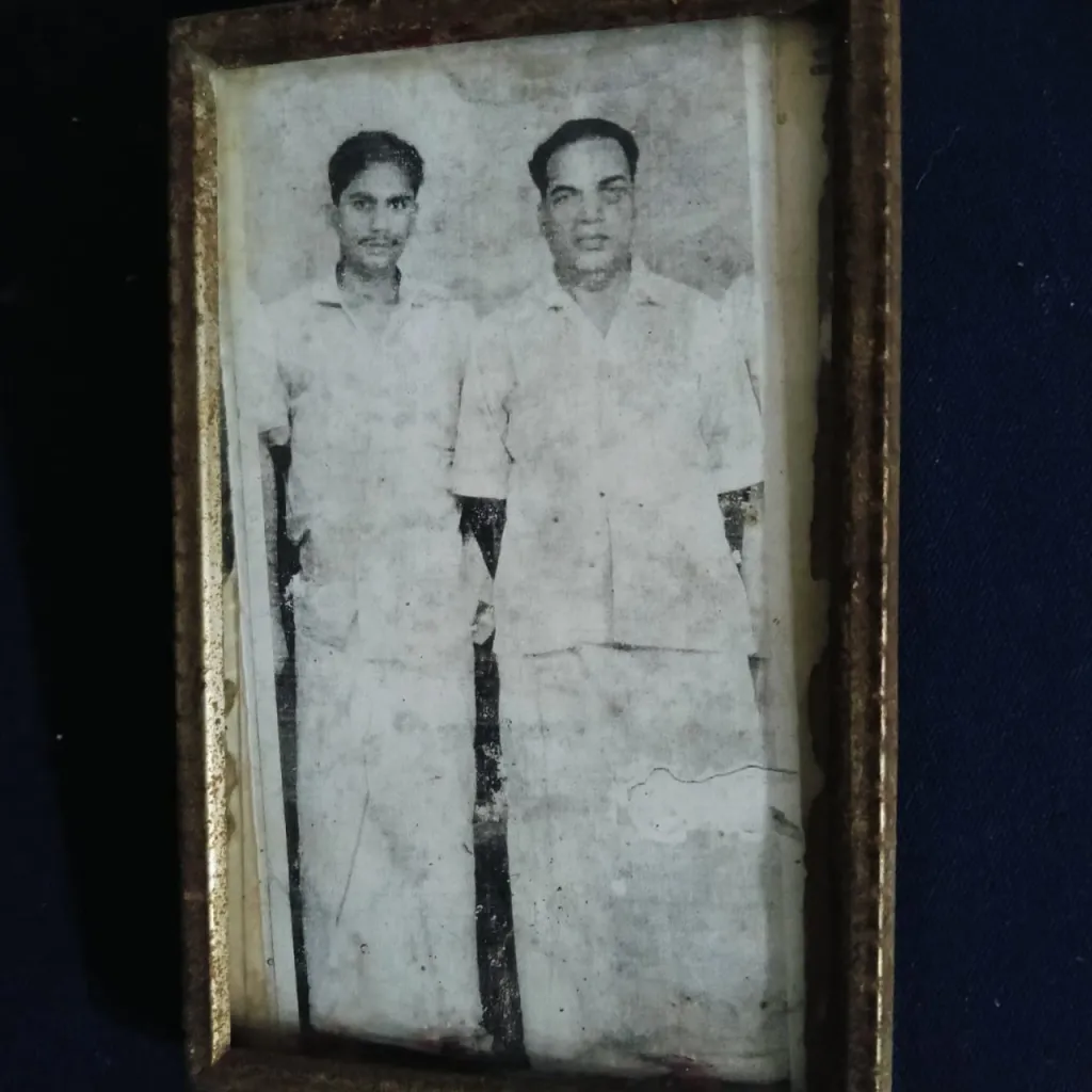എ.കെ.ജിയും നരിക്കുട്ടി മോഹനനും
