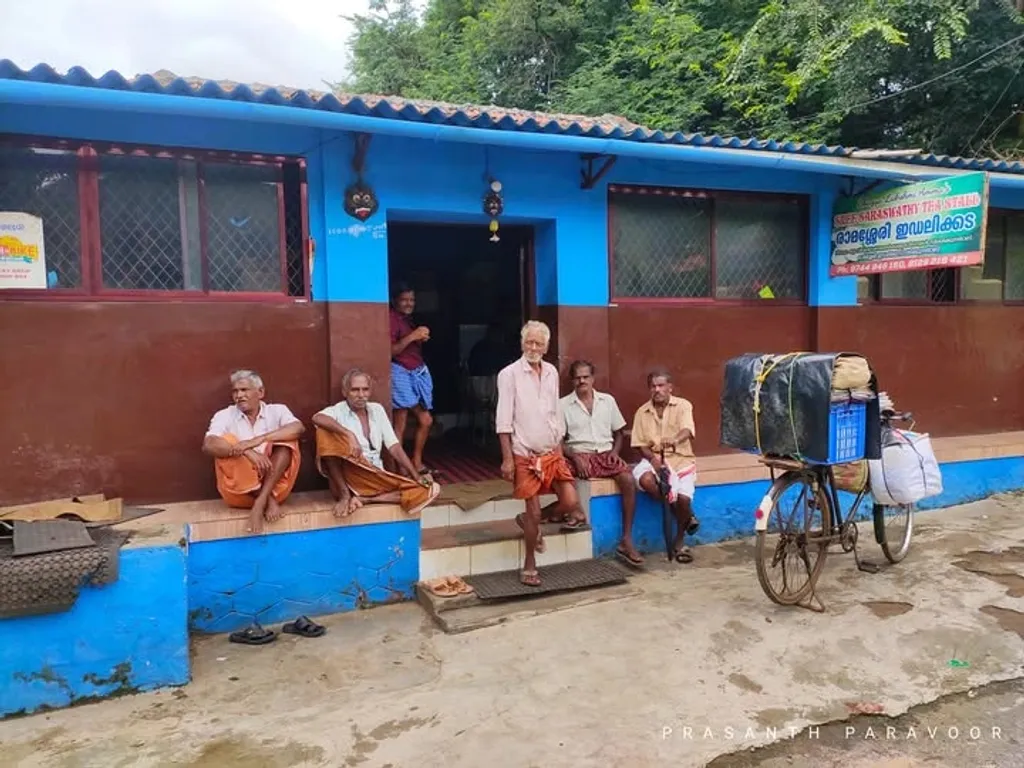 പാലക്കാട് താമസിക്കുന്ന കാലത്ത് കോട്ടയത്താണ് നാടെന്ന് പറഞ്ഞ അമ്മയോട്, ചുമ്മാതല്ല അച്ചടി വടിവിലുള്ള വർത്തമാനം കേട്ടപ്പോൾത്തന്നെ തോന്നി എന്നു പറഞ്ഞ ബാങ്കുദ്യോഗസ്ഥനെ ഓർക്കുന്നു. 