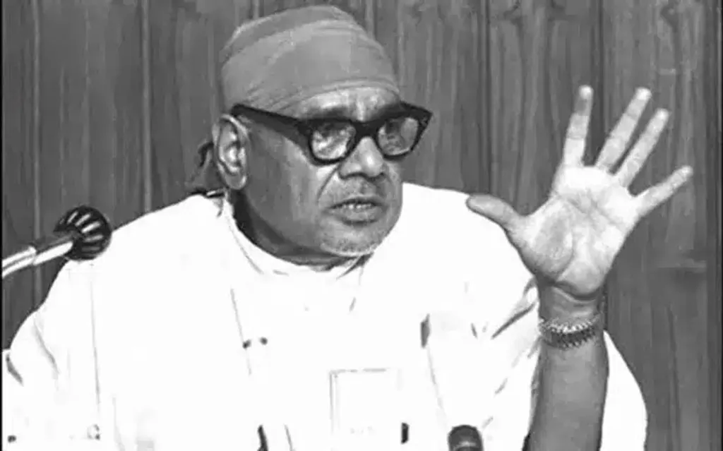 ജൂൺ 12- ന് രാജ് നാരായൺ കൊടുത്ത പെറ്റീഷൻ അനുവദിച്ചുകൊണ്ടുള്ള 258 പേജുള്ള വിധിന്യായം ജസ്റ്റിസ് സിൻഹ പുറത്തുവിട്ടു: 
ഇന്ദിരാഗാന്ധിയുടെ തെരഞ്ഞെടുപ്പ് റദ്ദാക്കി.  അടുത്ത ആറ് വർഷത്തേക്ക് തെരഞ്ഞെടുപ്പിൽ മത്സരിക്കുന്നതിൽ നിന്ന് വിലക്കി.