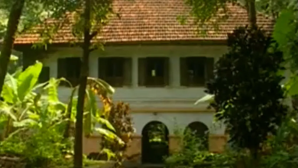 പശ്ചിമേഷ്യൻ ആധുനികതയുടെ അധിനിവേശത്തിൽ നാട്ടിലെ സംസ്കാരത്തിന്റെ സുഗന്ധങ്ങളെല്ലാം നഷ്ടമാകുന്നതിനെപ്പറ്റി കഥകളിൽ വ്യാകുലപ്പെടുകയാണ്.