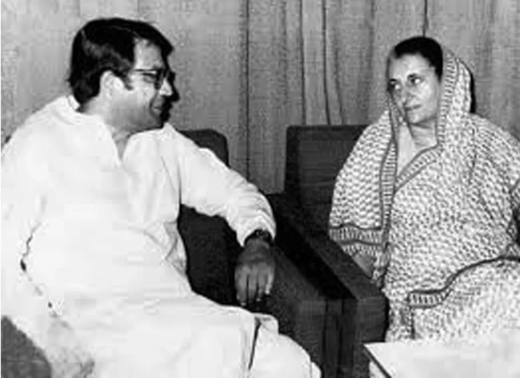 ജൂൺ 22 ന് സിദ്ധാർഥ് ശങ്കർ റായ് ഇന്ദിരാഗാന്ധിയെ വിളിച്ച് അടിയന്തരാവസ്ഥ മാത്രമാണ് പ്രതിസന്ധി തരണം ചെയ്യാനുള്ള മാർഗ്ഗം എന്ന് ഉപദേശിച്ചു.