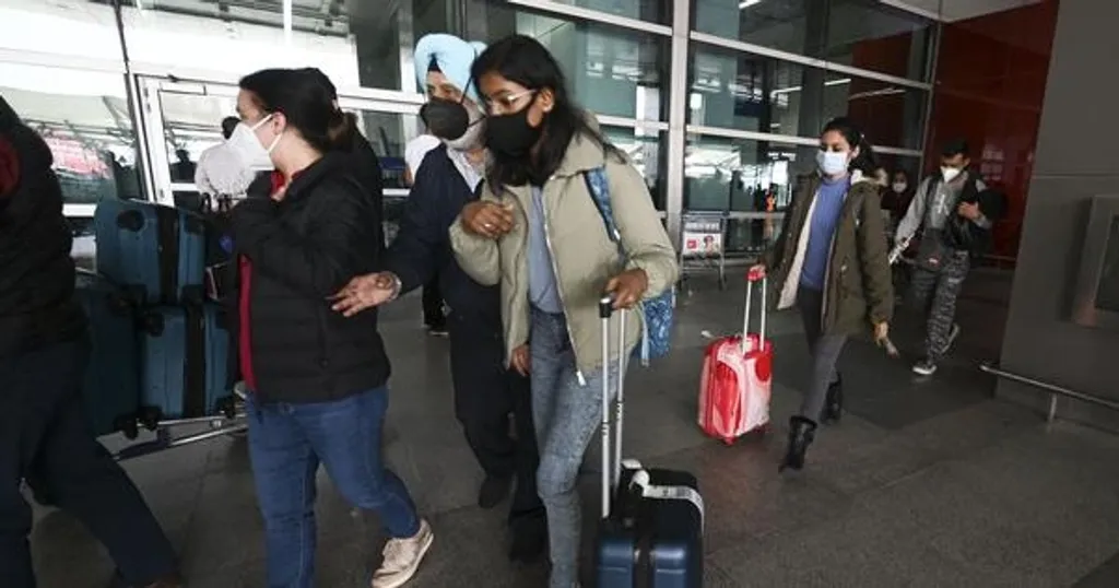വിദ്യാഭ്യാസ വിസാ ചൂഷണവും ഇതിനോട് ചേർത്ത് വായിക്കേണ്ടതാണ്. വിദ്യാർത്ഥികളായ കുടിയേറാൻ താല്പര്യമുള്ള മലയാളികളെ ലക്ഷ്യമിട്ട് വ്യാജ വിദ്യാഭ്യാസ രേഖകളും അപേക്ഷകളും ഉപയോഗിച്ച് യൂറോപ്യൻ യൂണിവേഴ്സിറ്റികളിലേക്കുള്ള പ്രവേശനങ്ങൾ ഏജന്റുമാർ ഒരുക്കുന്നു.