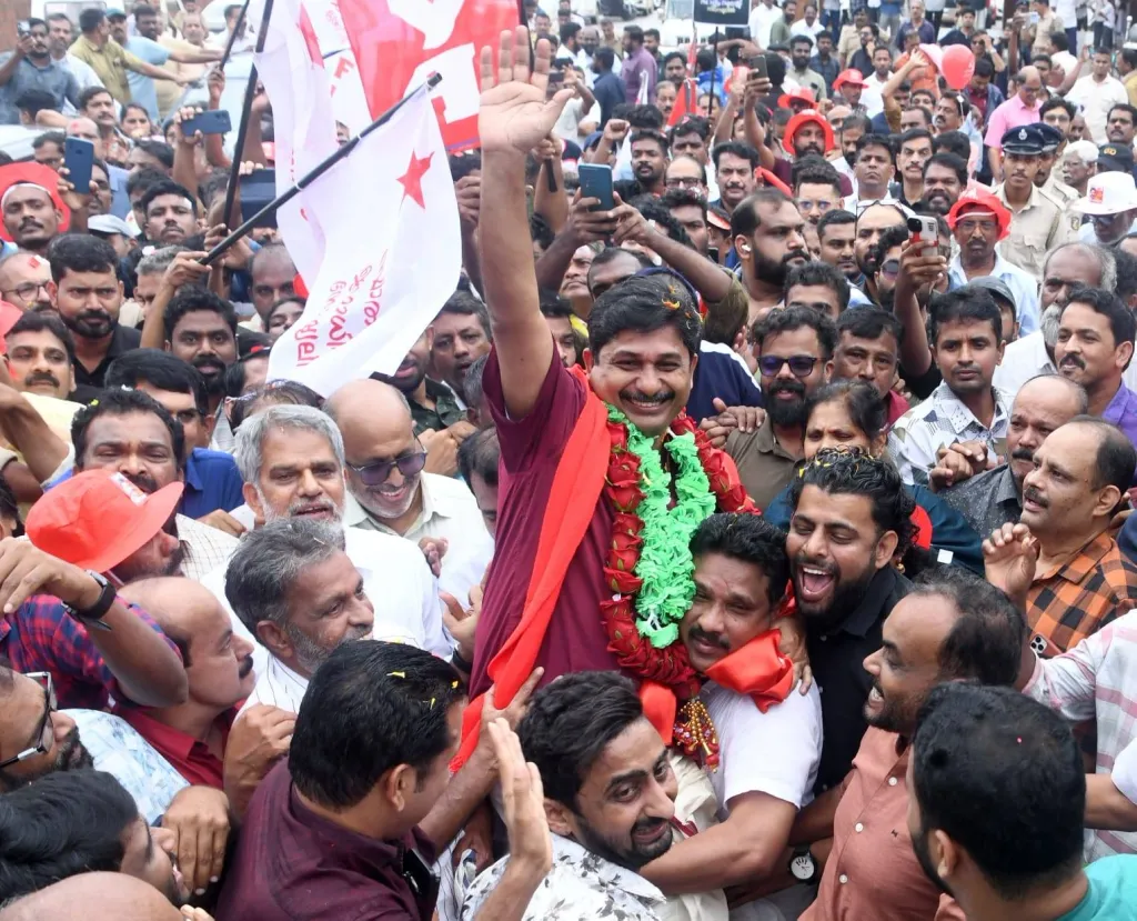 മുൻ തൃപ്പൂണിത്തുറ എം.എൽ.എയും സംസ്ഥാന നേതാവുമായ സ്വരാജ് ഇടതുമുന്നണി സ്ഥാനാർത്ഥിയായി വന്നതോടെ ശക്തമായ രാഷ്ട്രീയ മത്സരത്തിനാണ് നിലമ്പൂർ സാക്ഷിയാവുന്നത്.