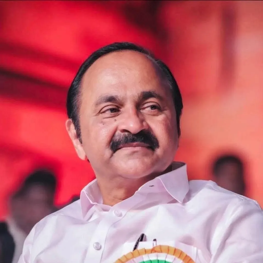 വി.ഡി. സതീശന് വ്യക്തിപരമായി നേട്ടം അവകാശപ്പെടാവുന്ന വിജയമാണ് നിലമ്പൂരിലേത്. സ്ഥാനാർഥി നിർണയം മുതൽ അചഞ്ചലമായി സ്ഥാനാർഥിക്കുവേണ്ടി നിലകൊണ്ടത് സതീശനാണ്. 