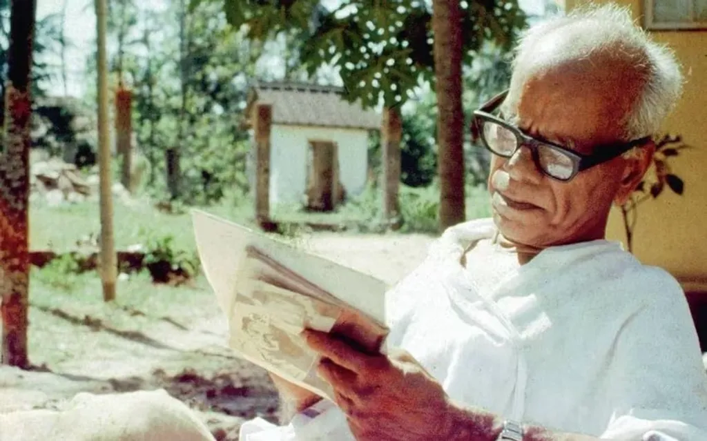 ‘എഴുത്തോ നിന്റെ കഴുത്തോ?’ എന്ന എം. ഗോവിന്ദൻ എഴുതിയ അടിയന്തരാവസ്ഥാ കാലത്തെ കവിത, അഭിനവ ഗോവിന്ദന്മാർക്ക് ഓർത്തെടുക്കാനാവാതെ, ആയുർവേദ ചികിത്സയിൽ അൽഷിമേഴ്സ് ബാധിച്ചിരിക്കുന്നു നമ്മുടെ പാർട്ടി നേതൃത്വത്തിന്. 