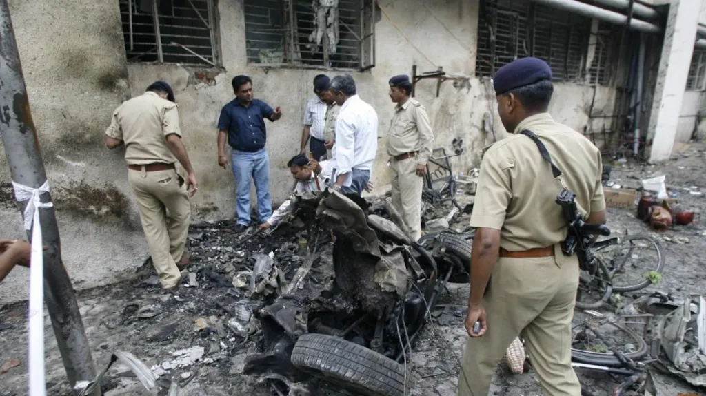 2008-ലെ അഹമ്മദാബാദ് സ്ഫോടനത്തിൽ പ്രതിചേർക്കപ്പെട്ട സൈഫുദ്ദീൻ കോട്ടയം സ്വദേശിയാണ്. അഹമ്മദാബാദ് സ്ഫോടനത്തിൽ മറ്റൊരു മലയാളിയായ വളാഞ്ചേരി സ്വദേശി സൈനുദ്ദീനും പ്രതിചേർക്കപ്പെട്ടിട്ടുണ്ട്.