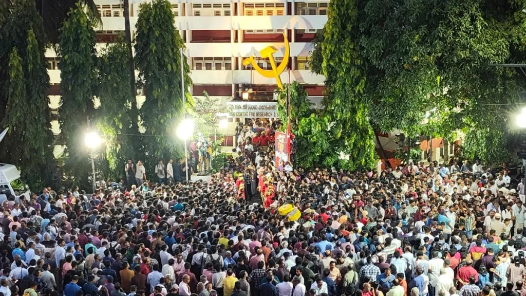 വി.എസ്. അച്യുതാനന്ദന്റെ വിടവാങ്ങൽ ഒരു വ്യക്തിയുടെ യാത്രയാകലല്ല, ഒരു കാലഘട്ടത്തിന്റെ അവസാനമാണ്. ശരീരം ഇവിടെ നിന്ന് വിടുമ്പോഴും, അദ്ദേഹത്തിന്റെ സാന്നിധ്യം ജനമനസ്സുകളിൽ തുടരും.