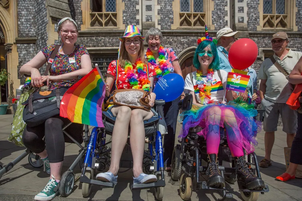 ഭൗതികമായ അസൗകര്യങ്ങളും അസമത്വങ്ങളുമെല്ലാം പരിഹരിക്കപ്പെടണമെങ്കിൽ, പൊതുസമൂഹത്തിന്റെ കാഴ്ചപ്പാടിൽ ആദ്യം മാറ്റമുണ്ടാവണം. പരിമിതികളുടെ പേരിൽ, ഒരാൾക്കും ഒരുതരത്തിലുമുള്ള മാർജിനലൈസേഷനും സംഭവിക്കാൻ പാടില്ല എന്നതാണ് പരിഷ്കൃത സമൂഹത്തിനുണ്ടായിരിക്കേണ്ട  കാഴ്ചപ്പാട്. 